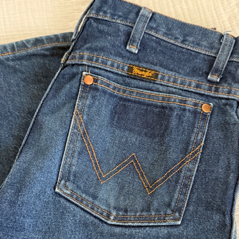 Wrangler Men's Straight Jeans in Classic Blue